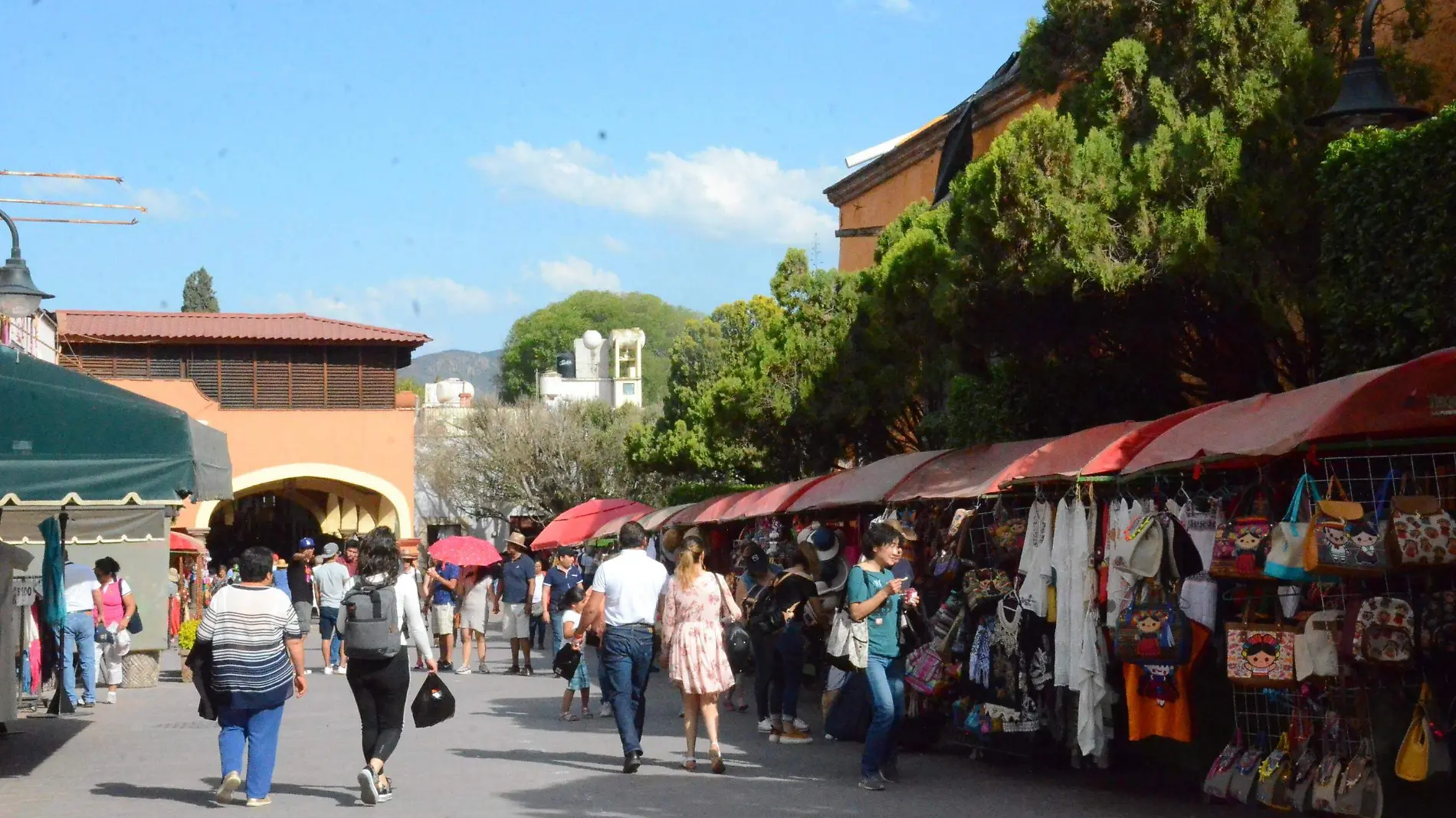 Conforme transcurren las semanas aumentan visitantes en Tequisquiapan.